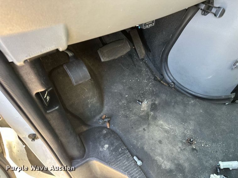 image for item EL0006 2010 Ford E350 van cab and chassis