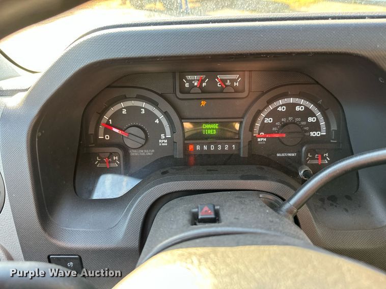 image for item EL0006 2010 Ford E350 van cab and chassis