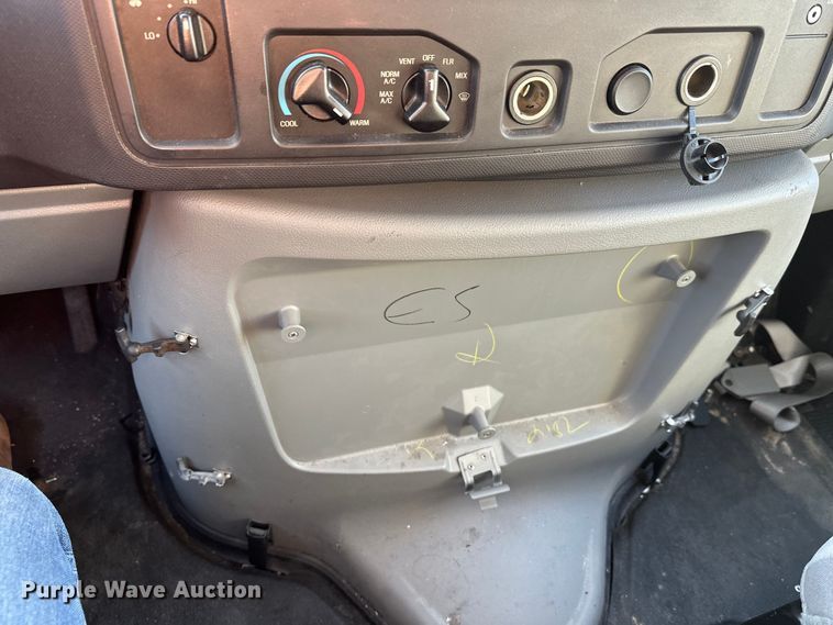 image for item EL0006 2010 Ford E350 van cab and chassis