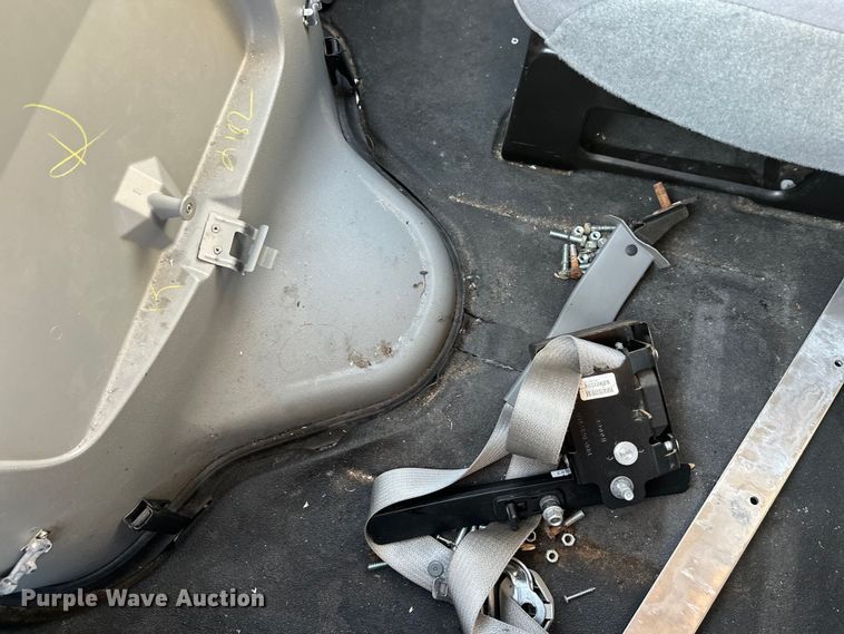 image for item EL0006 2010 Ford E350 van cab and chassis