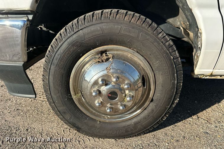 image for item EL0006 2010 Ford E350 van cab and chassis