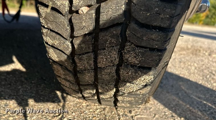 image for item EL0006 2010 Ford E350 van cab and chassis