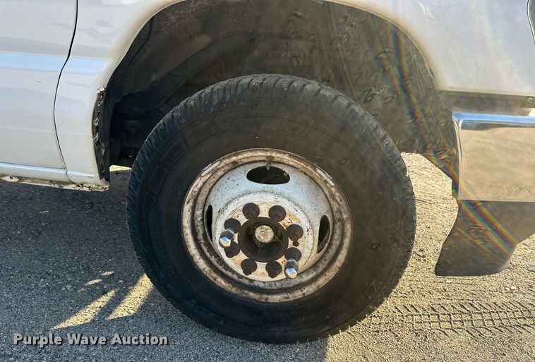 image for item EL0006 2010 Ford E350 van cab and chassis