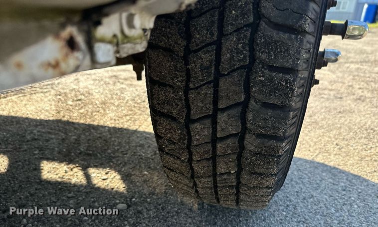 image for item EL0006 2010 Ford E350 van cab and chassis