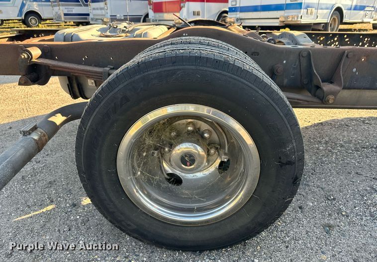 image for item EL0006 2010 Ford E350 van cab and chassis