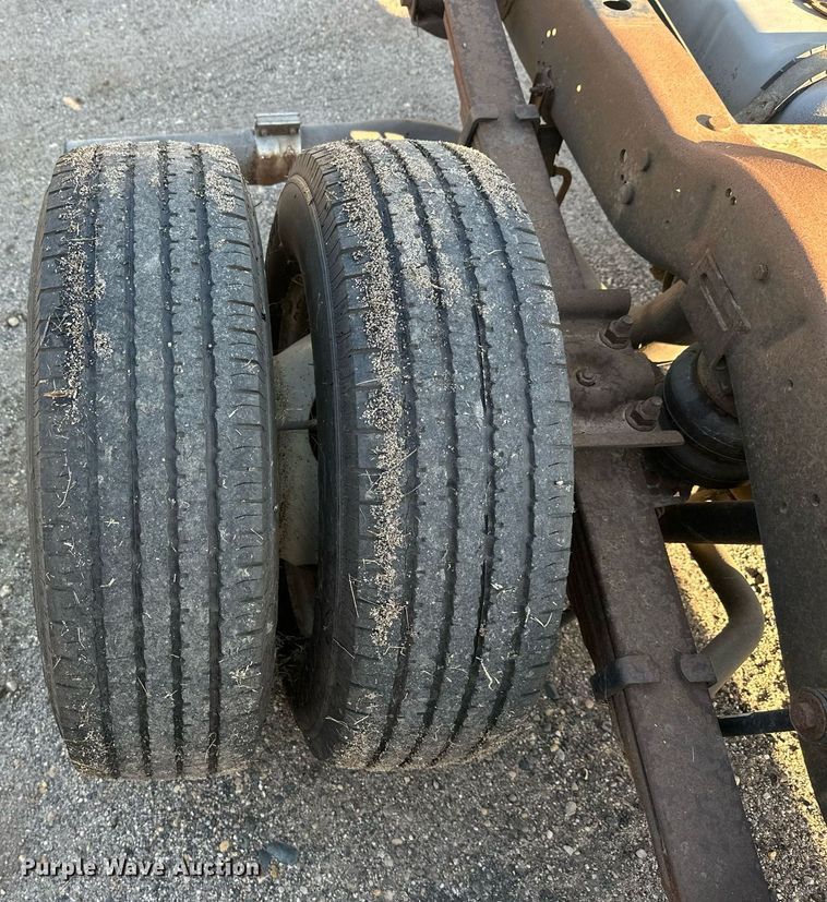 image for item EL0006 2010 Ford E350 van cab and chassis