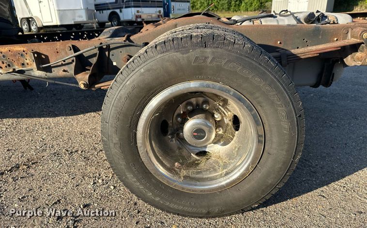 image for item EL0006 2010 Ford E350 van cab and chassis