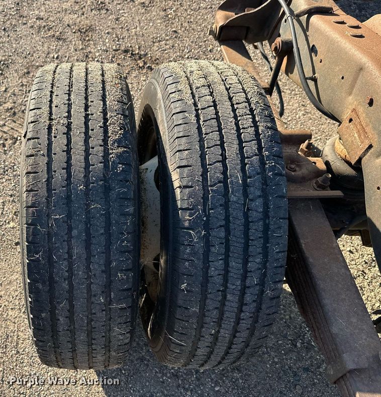 image for item EL0006 2010 Ford E350 van cab and chassis