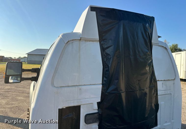 image for item EL0007 2008 Ford F450 van cab and chassis