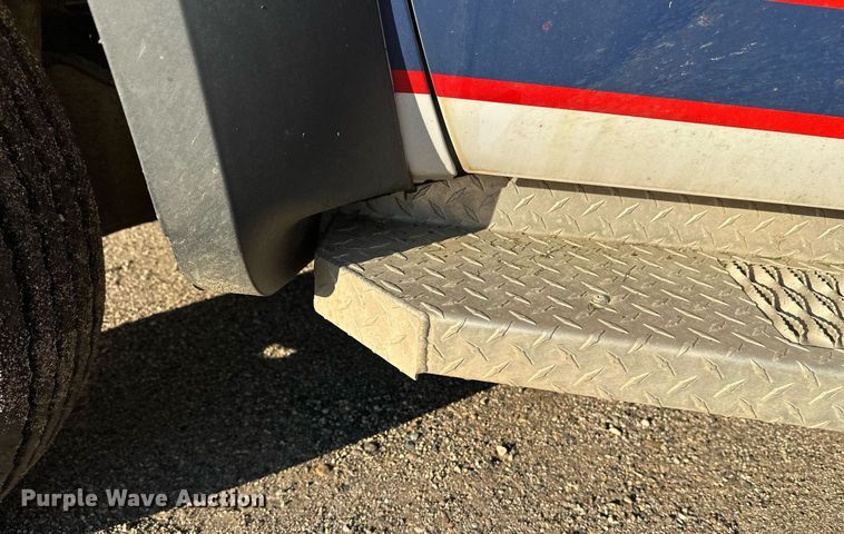 image for item EL0007 2008 Ford F450 van cab and chassis