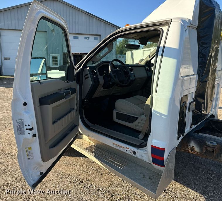 image for item EL0007 2008 Ford F450 van cab and chassis