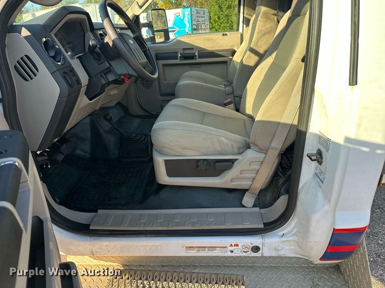 image for item EL0007 2008 Ford F450 van cab and chassis