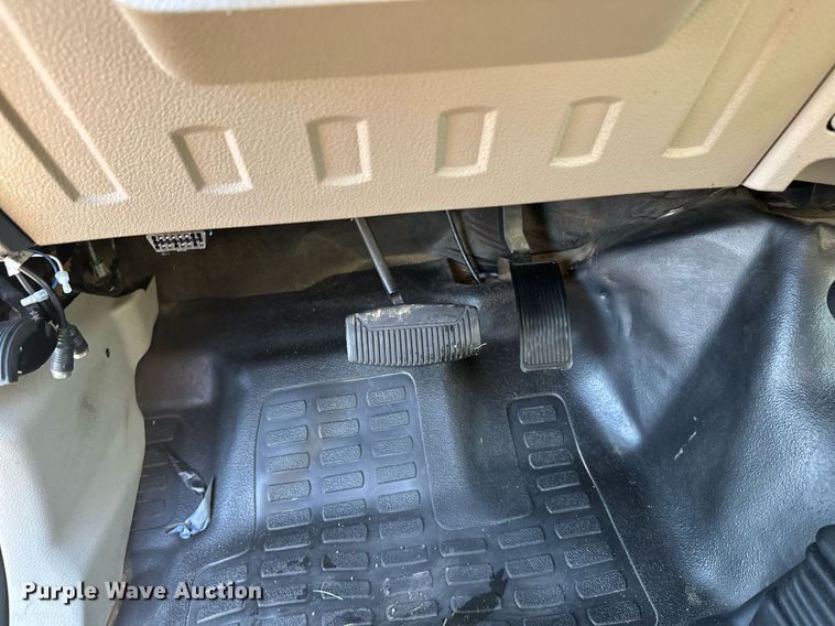 image for item EL0007 2008 Ford F450 van cab and chassis