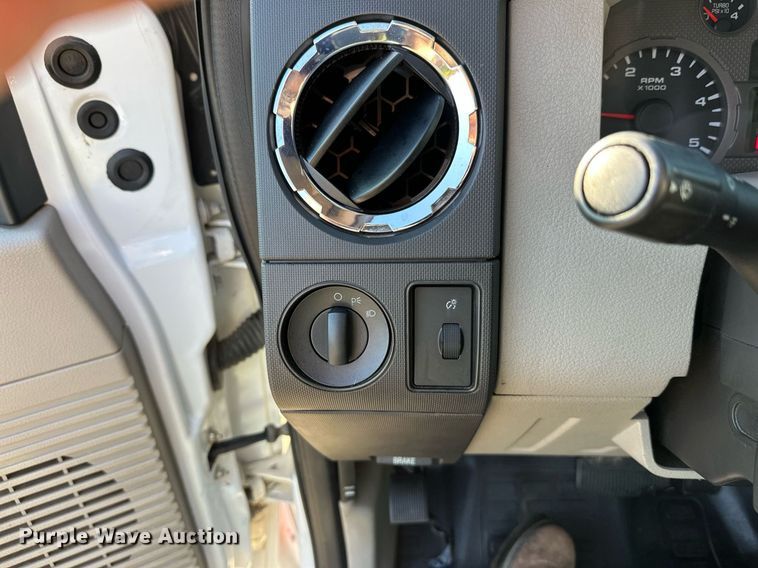 image for item EL0007 2008 Ford F450 van cab and chassis