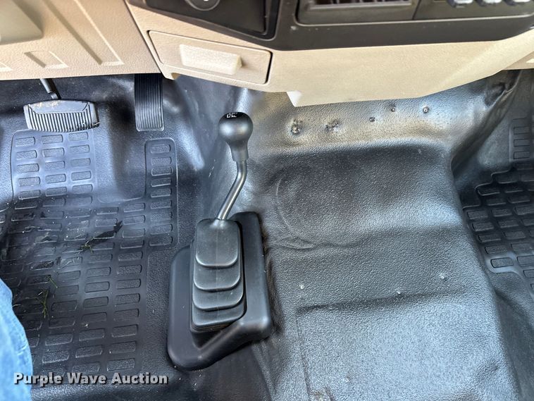 image for item EL0007 2008 Ford F450 van cab and chassis