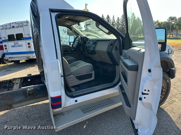 image for item EL0007 2008 Ford F450 van cab and chassis