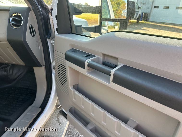 image for item EL0007 2008 Ford F450 van cab and chassis