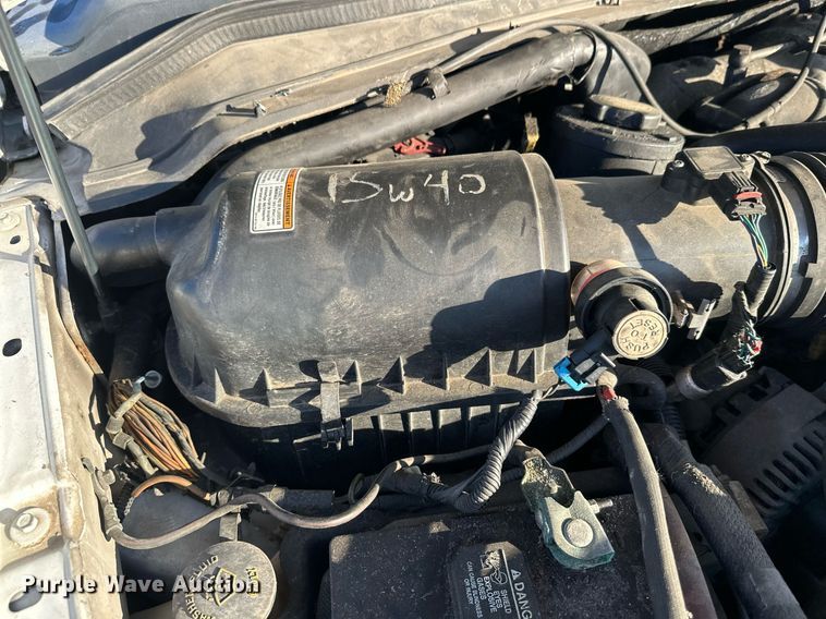 image for item EL0007 2008 Ford F450 van cab and chassis