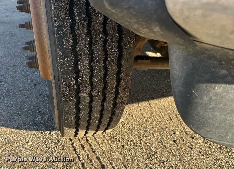 image for item EL0007 2008 Ford F450 van cab and chassis