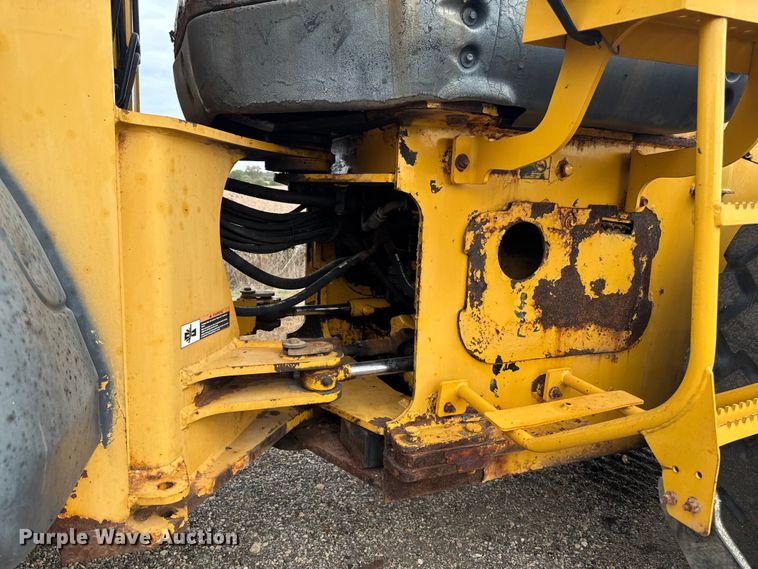 image for item EM2383 John Deere TC54H wheel loader