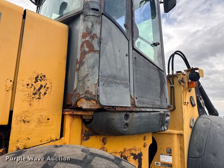 image for item EM2383 John Deere TC54H wheel loader