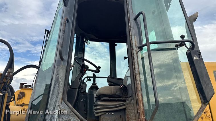 image for item EM2383 John Deere TC54H wheel loader