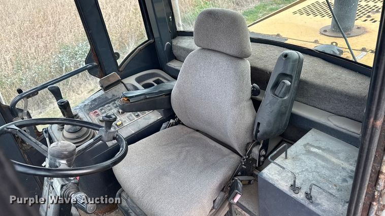 image for item EM2383 John Deere TC54H wheel loader