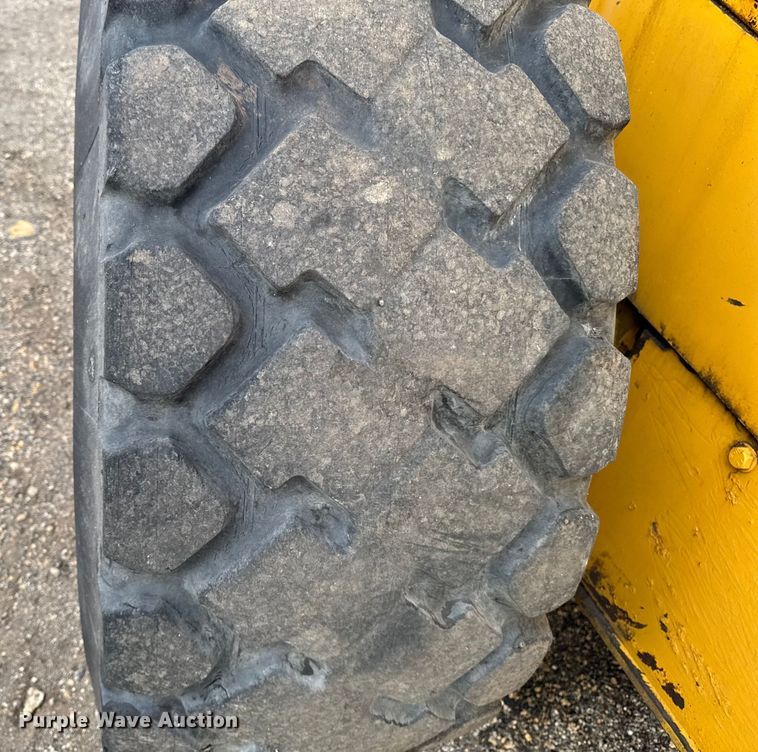 image for item EM2383 John Deere TC54H wheel loader