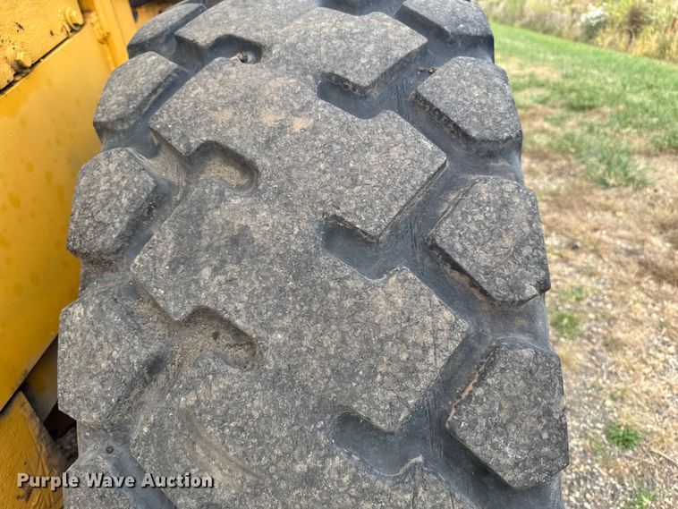 image for item EM2383 John Deere TC54H wheel loader