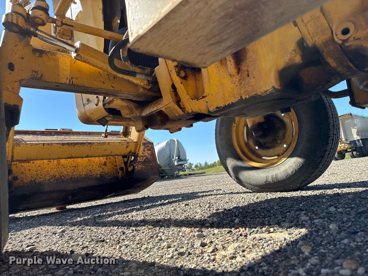 image for item EM2389 1981 Massey Ferguson 30B tractor