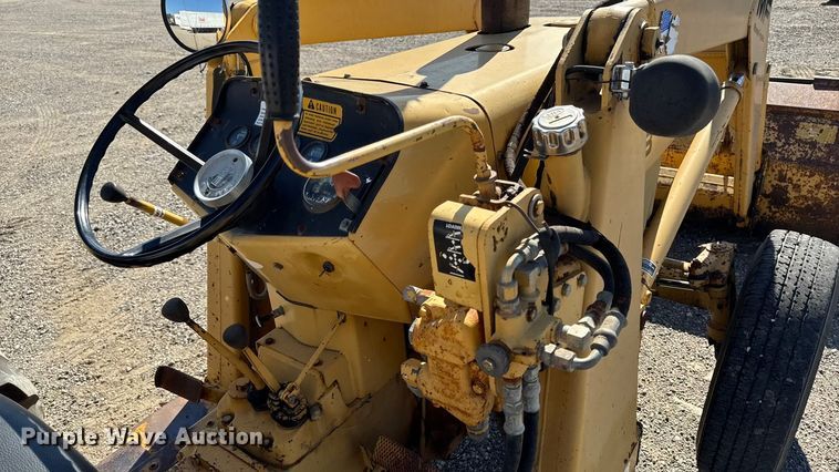 image for item EM2389 1981 Massey Ferguson 30B tractor