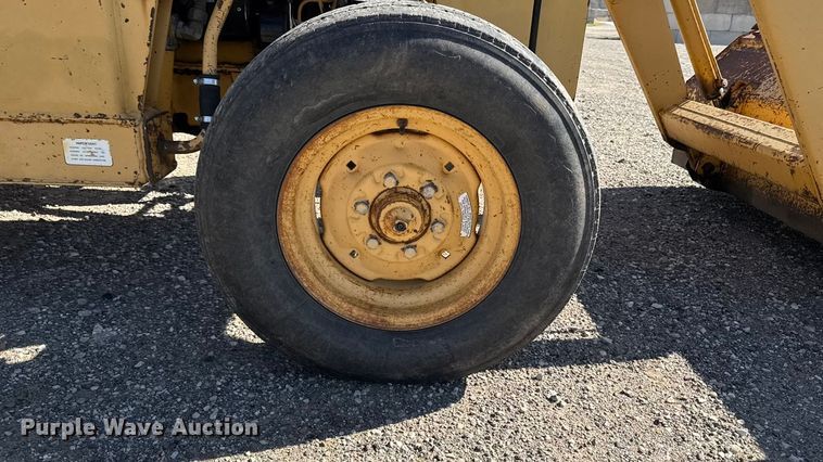 image for item EM2389 1981 Massey Ferguson 30B tractor