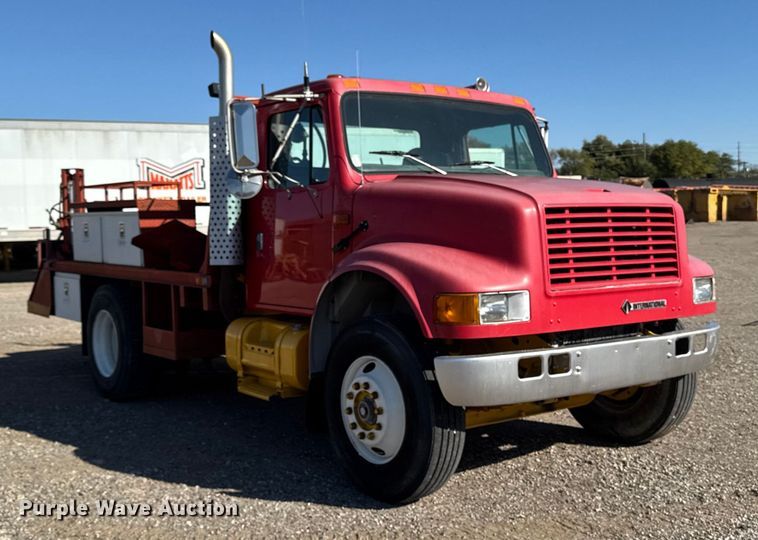 image for item EM2396 1993 International 4900 utility / service truck
