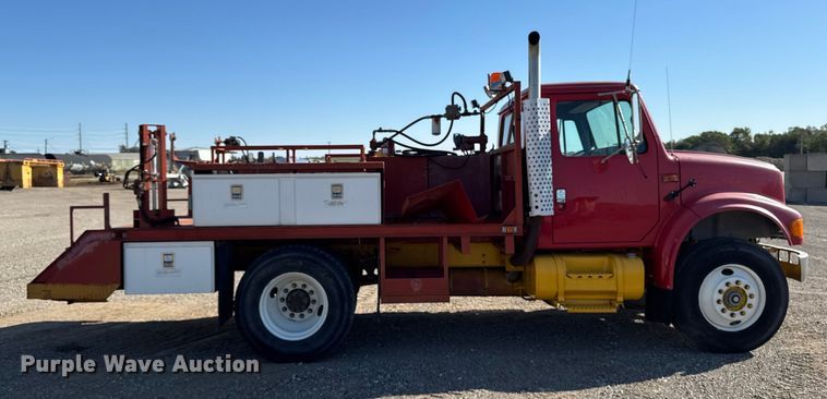 image for item EM2396 1993 International 4900 utility / service truck