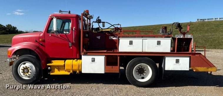 image for item EM2396 1993 International 4900 utility / service truck