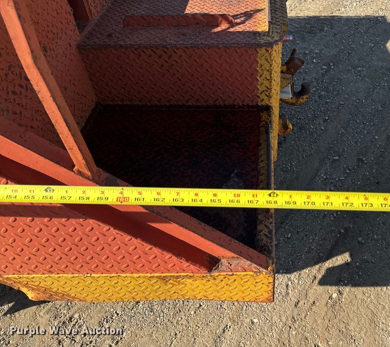 image for item EM2396 1993 International 4900 utility / service truck