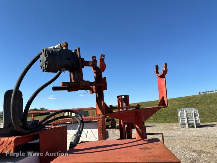 image for item EM2396 1993 International 4900 utility / service truck