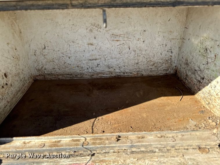 image for item EM2396 1993 International 4900 utility / service truck