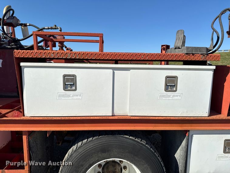 image for item EM2396 1993 International 4900 utility / service truck