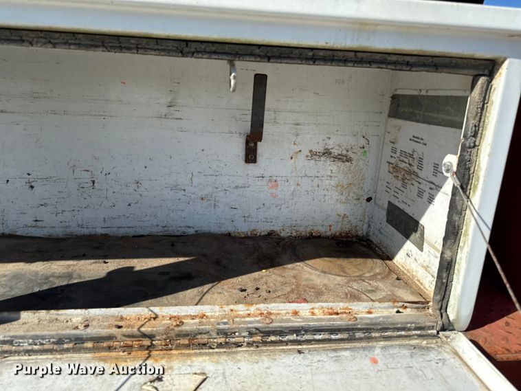 image for item EM2396 1993 International 4900 utility / service truck