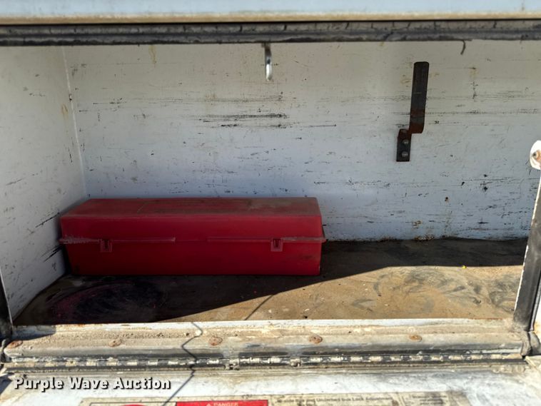 image for item EM2396 1993 International 4900 utility / service truck