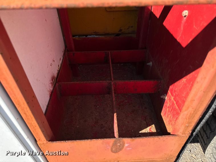 image for item EM2396 1993 International 4900 utility / service truck