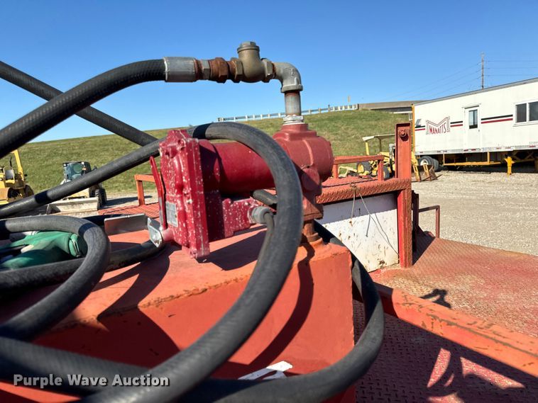 image for item EM2396 1993 International 4900 utility / service truck