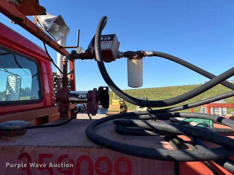 image for item EM2396 1993 International 4900 utility / service truck