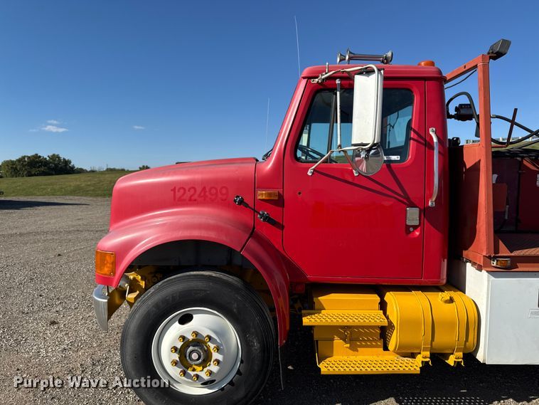 image for item EM2396 1993 International 4900 utility / service truck