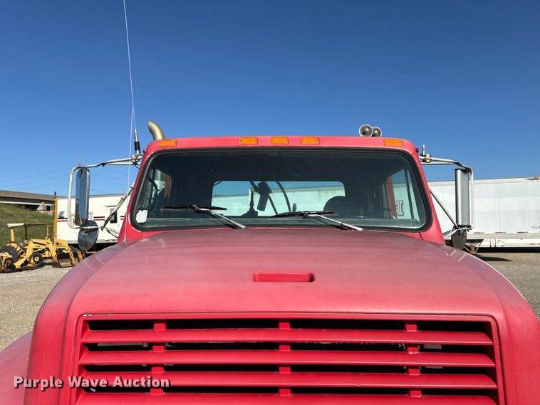 image for item EM2396 1993 International 4900 utility / service truck