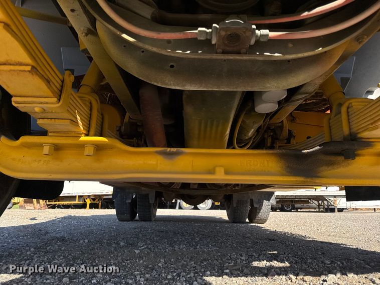 image for item EM2396 1993 International 4900 utility / service truck