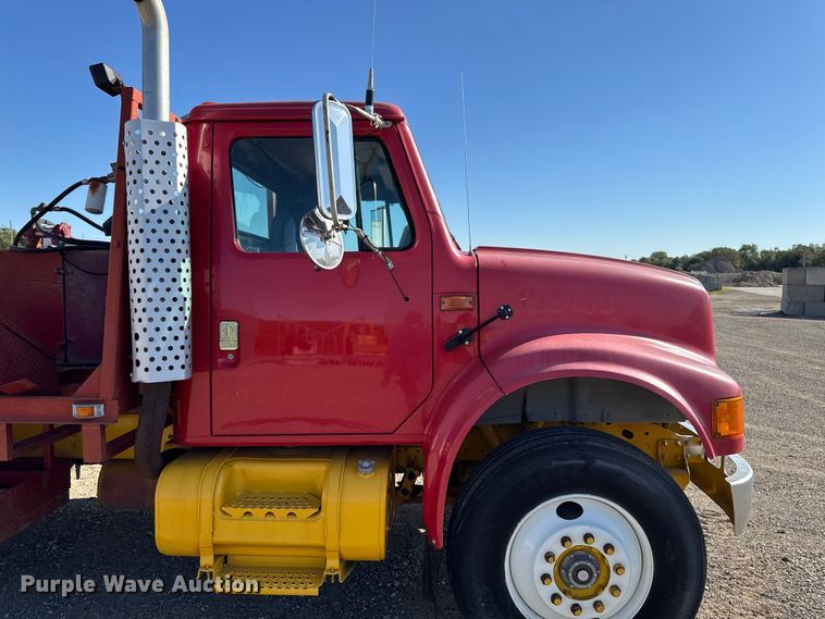 image for item EM2396 1993 International 4900 utility / service truck