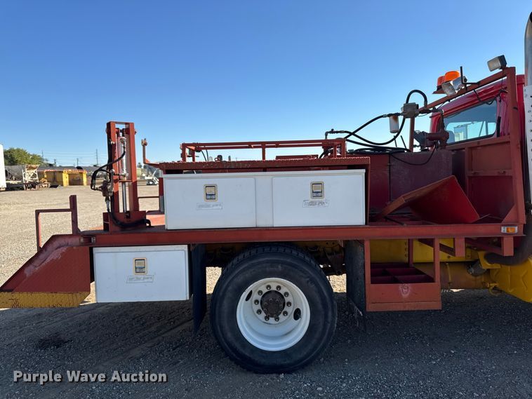 image for item EM2396 1993 International 4900 utility / service truck