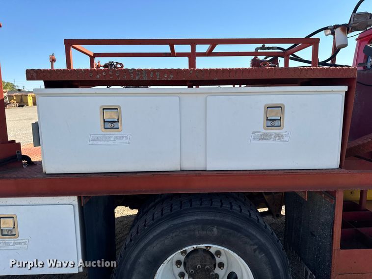 image for item EM2396 1993 International 4900 utility / service truck